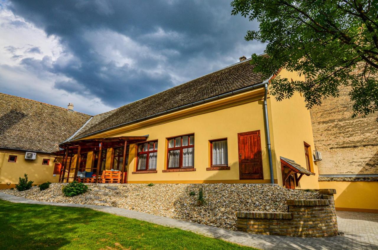 Ferienwohnung Kossuth Vendeghaz Tolna Exterior foto